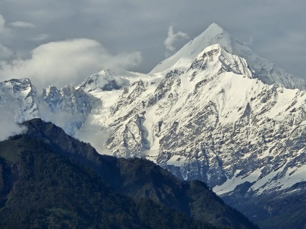 The Grandeur of Peaks